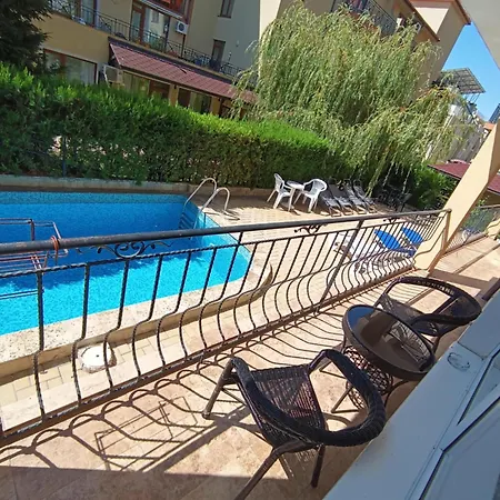 тристаен Apartment *