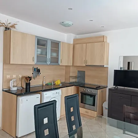 тристаен Apartment *