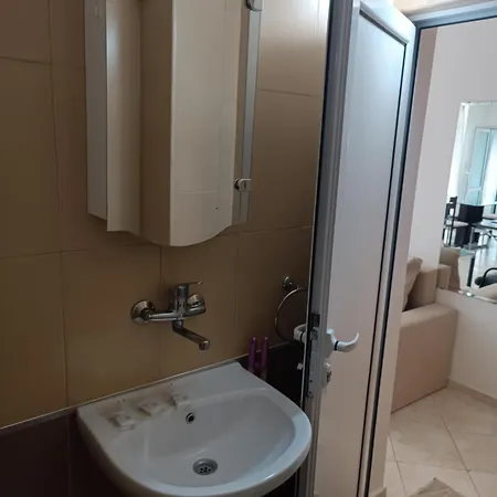 тристаен Apartment *
